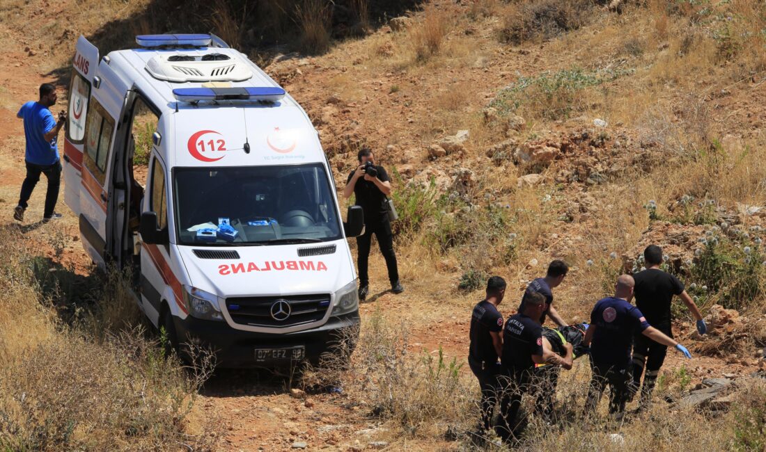 Antalya’da bir parkta alkol aldıktan sonra tuvalet ihtiyacını gidermek isteyen