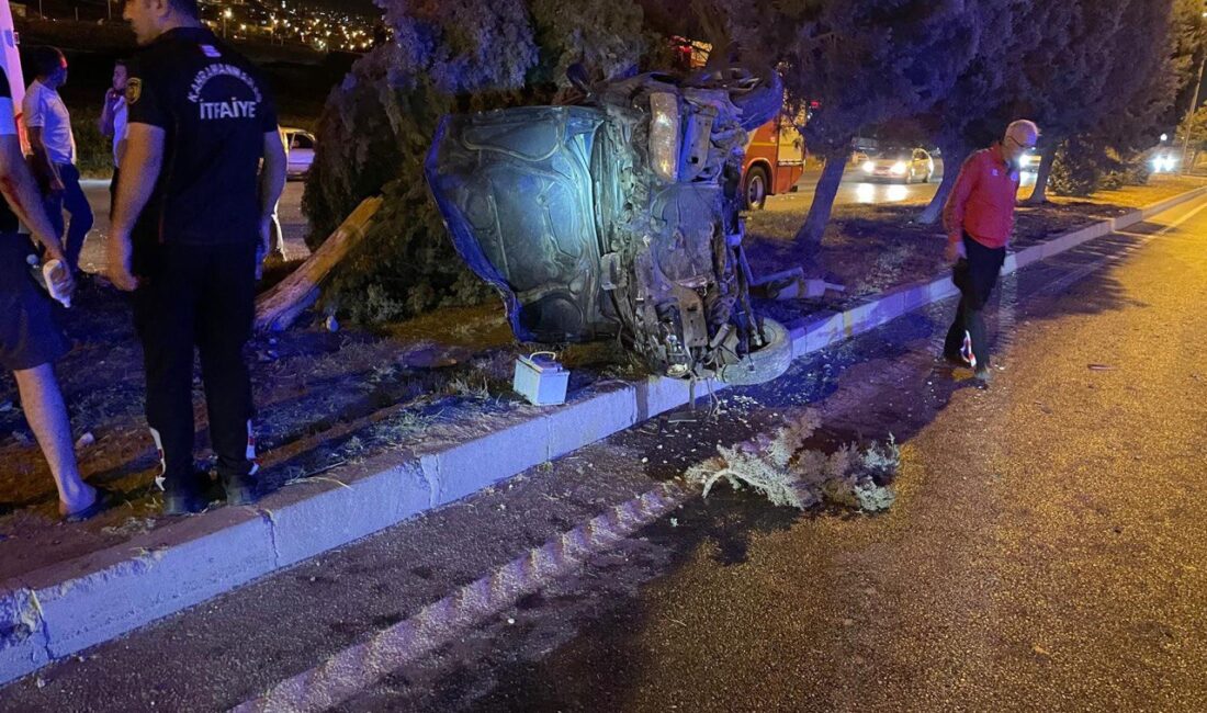 Kahramanmaraş’ta sürücüsünün kontrolünü kaybettiği otomobil takla atması sonucu 3 kişi