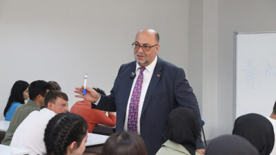 Dulkadiroğlu Belediyesi, gençlerin eğitim hayatına destek olmak amacıyla başlattığı "Dulkadiroğlu