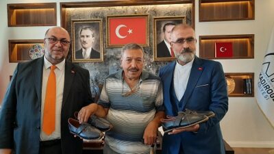 Kahramanmaraş’ın Dulkadiroğlu İlçesinde ‘ayakkabı profesörü’ olarak tanınan Mahmut Kömü, Dulkadiroğlu