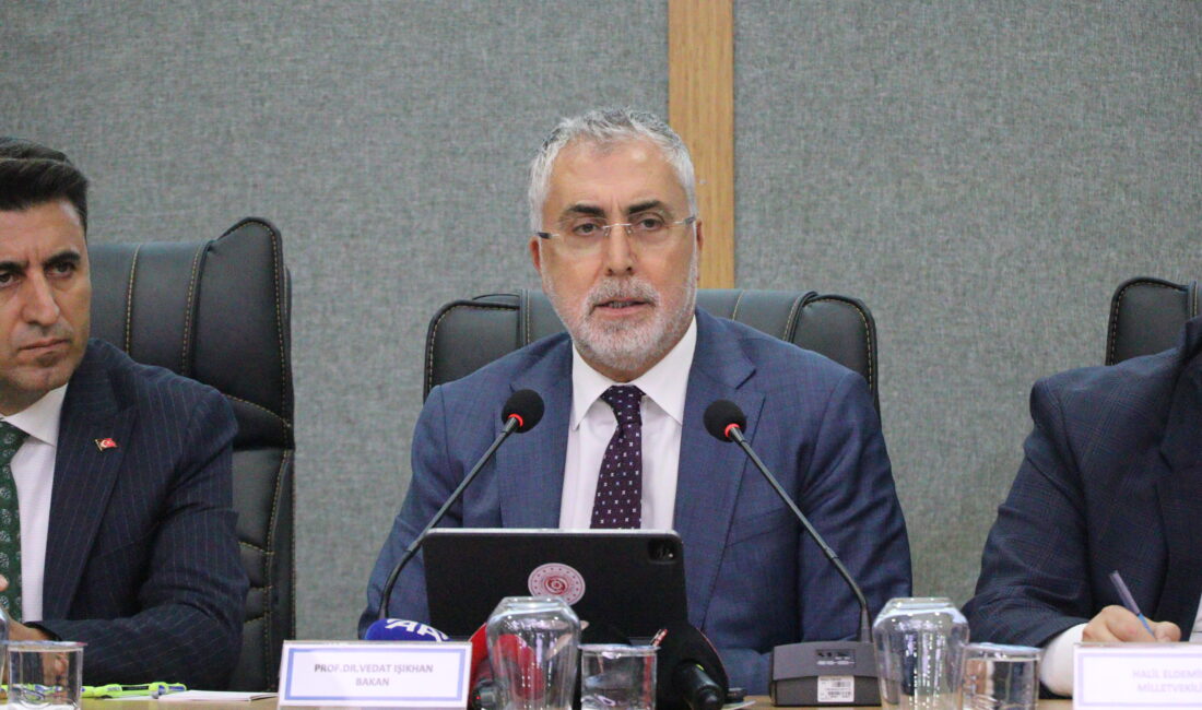 İŞ İNSANLARIYLA BULUŞTU Çalışma ve Sosyal Güvenlik Bakanı Vedat Işıkhan,