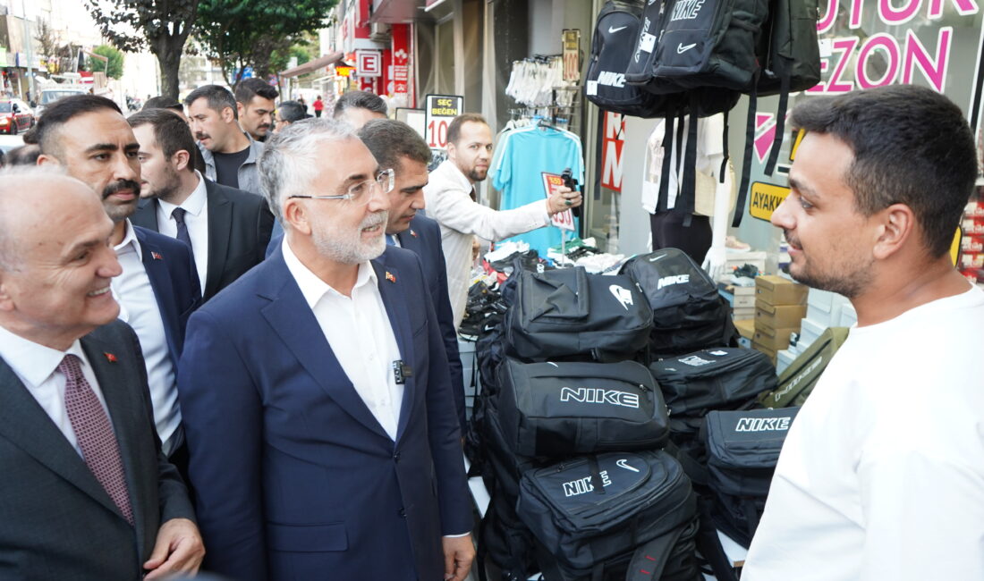 ESNAFLARI ZİYARET EDİP ÇOCUKLARA TOP HEDİYE ETTİ Çalışma ve Sosyal