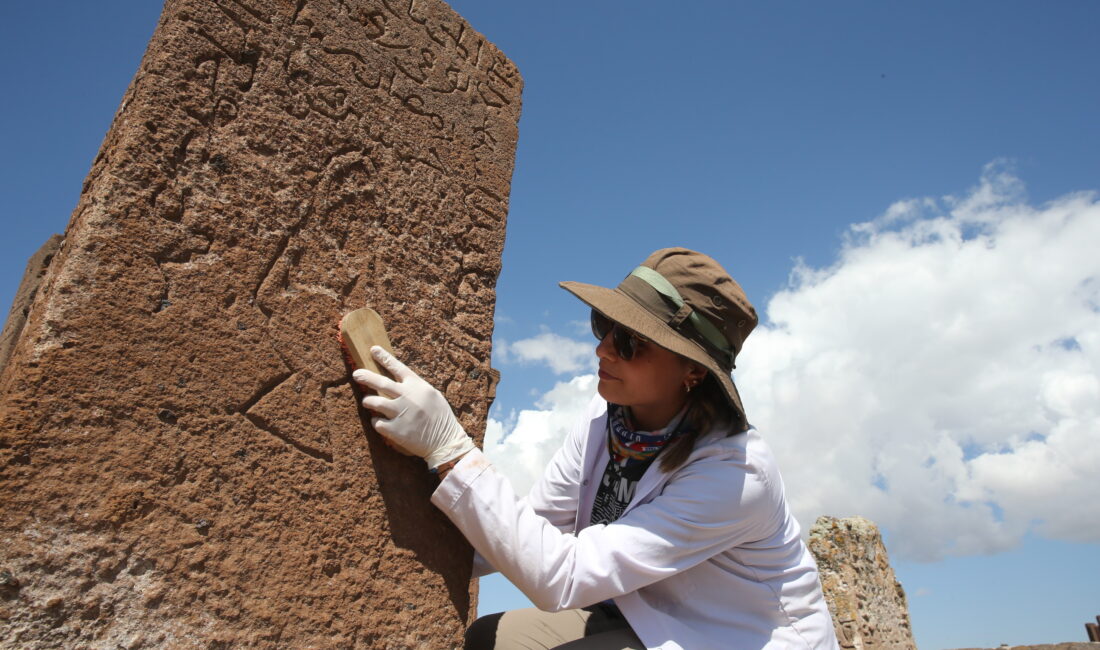 Özcan ÇİRİŞ/BİTLİS, – BİTLİS’in Ahlat ilçesindeki dünyanın en büyük Türk-İslam
