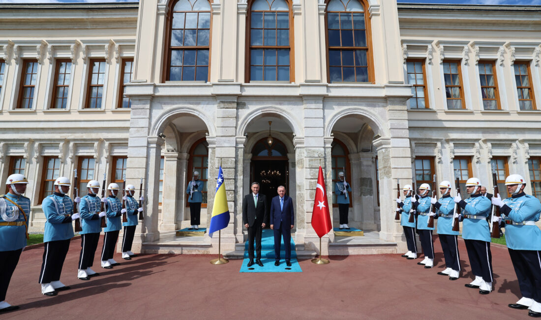 İSTANBUL Cumhurbaşkanı Recep Tayyip Erdoğan, Cumhurbaşkanlığı Dolmabahçe Ofisi’nde Bosna Hersek