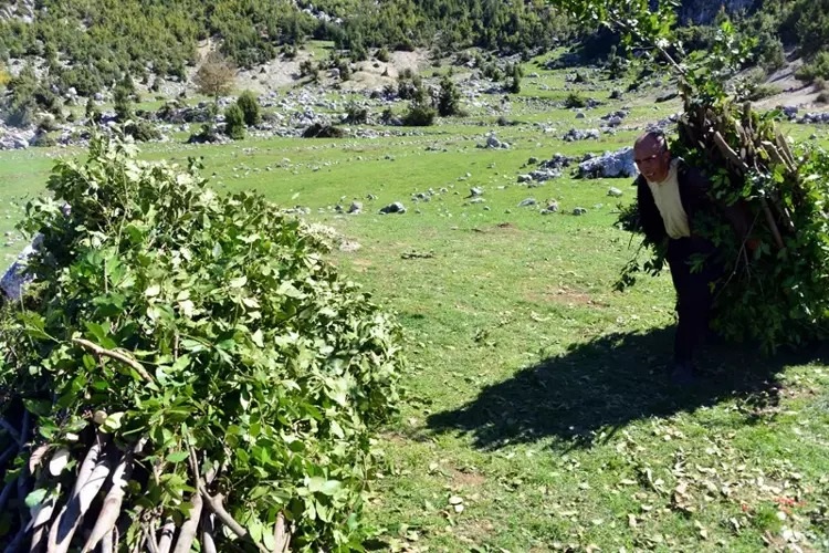 Kahramanmaraş’ın Andırın ilçesinde köylüler,