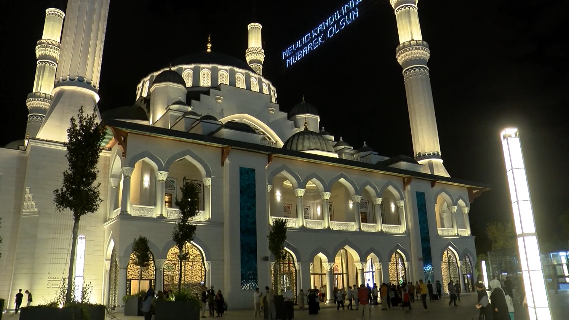 İstanbul Beşiktaş Barbaros Hayrettin Paşa Camii'nde Mevlit Kandili programı düzenlendi