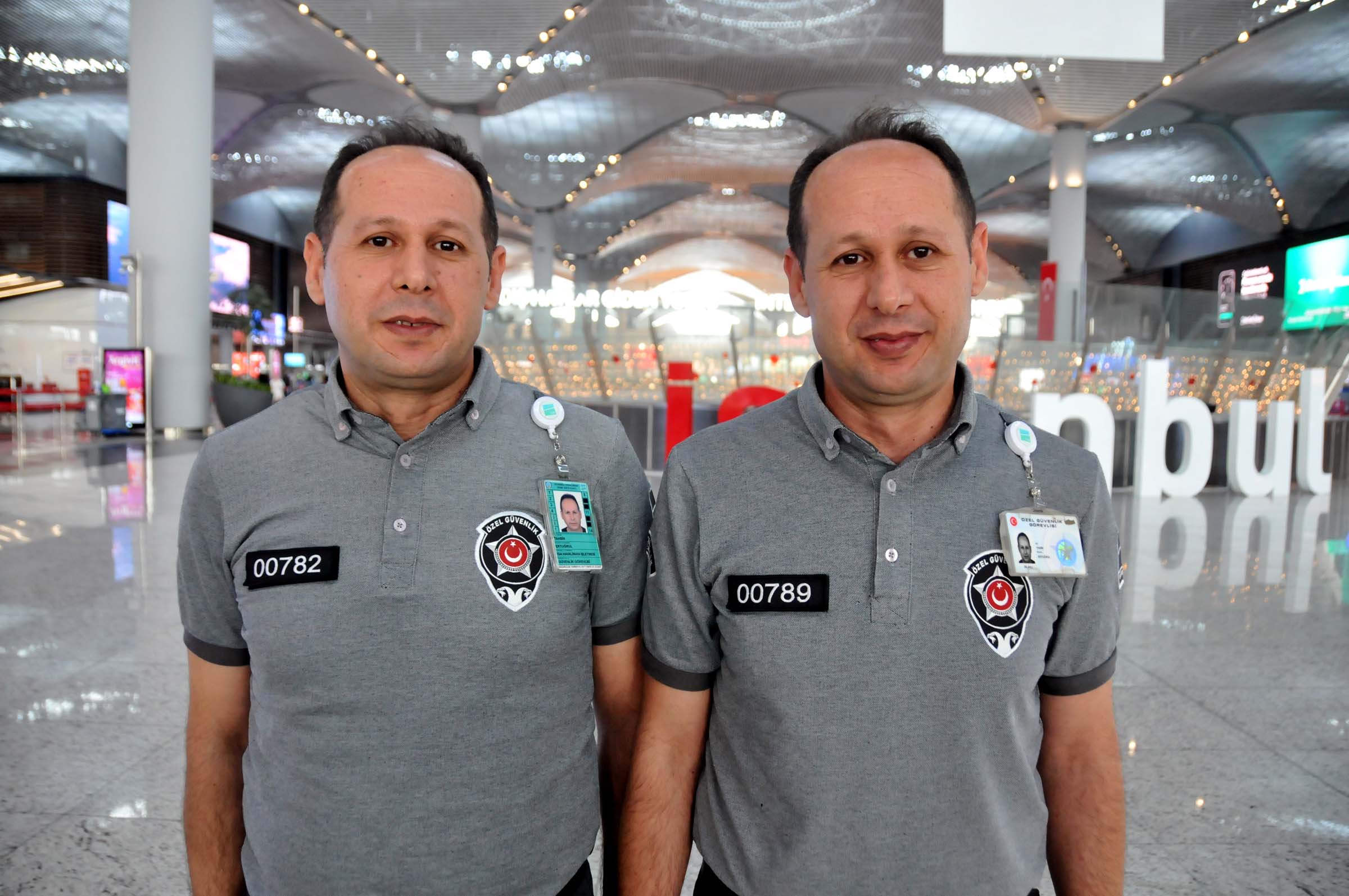 İstanbul - İstanbul Havalimanı’nda yolcuları şaşırtan ikiz güvenlikler İstanbul İstanbul Havalimanı’nda yolcuları şaşırtan ikiz güvenlikler