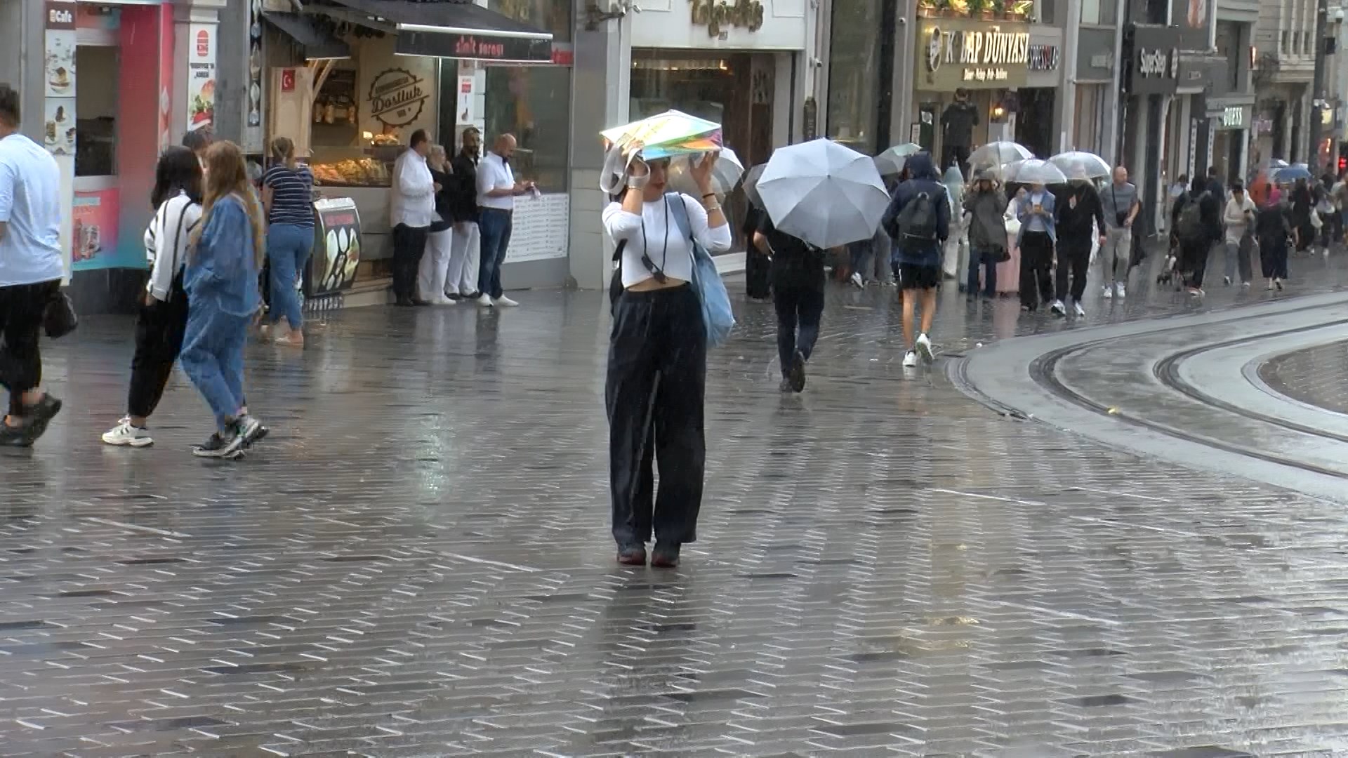 İstanbul İstanbul'da sağanak yağmur etkili oldu 2
