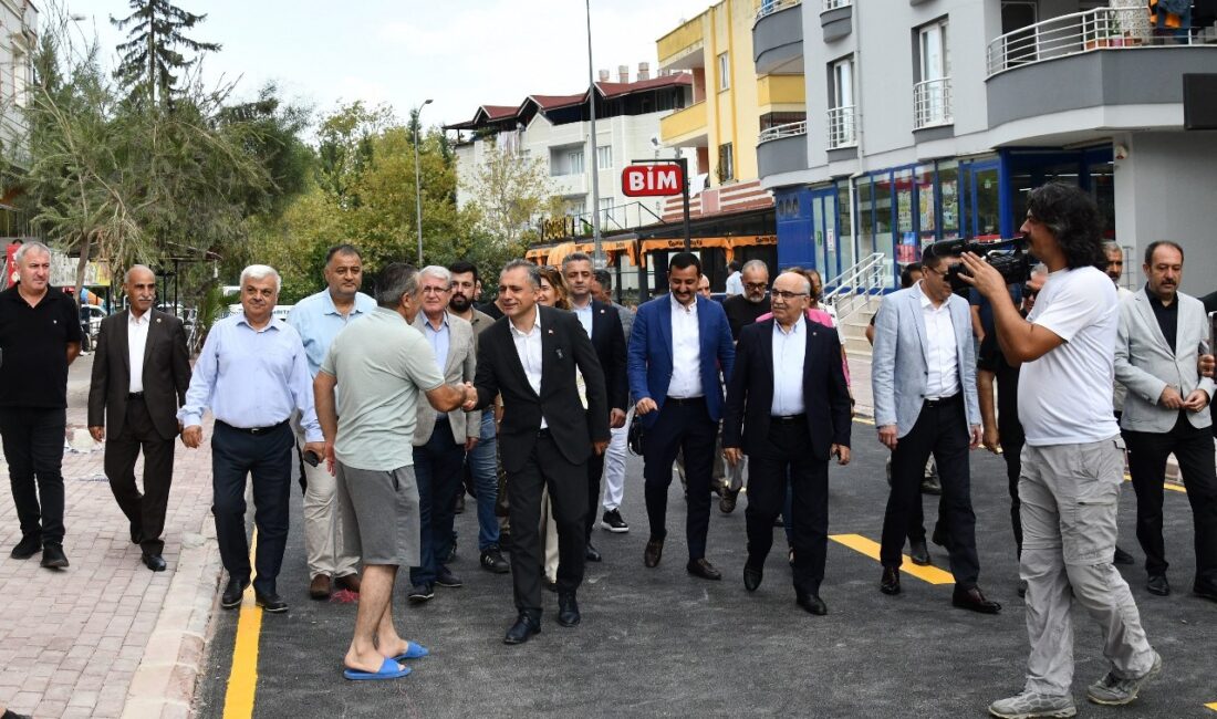 Osmaniye Belediyesi Fakıuşağı Mahallesinde Kafeler caddesi olarak bilinen bölgede yol