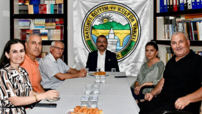 Kadirli Kaymakamı Erdinç DOLU Kadirli Eğitim ve Kültür Vakfına İade-i