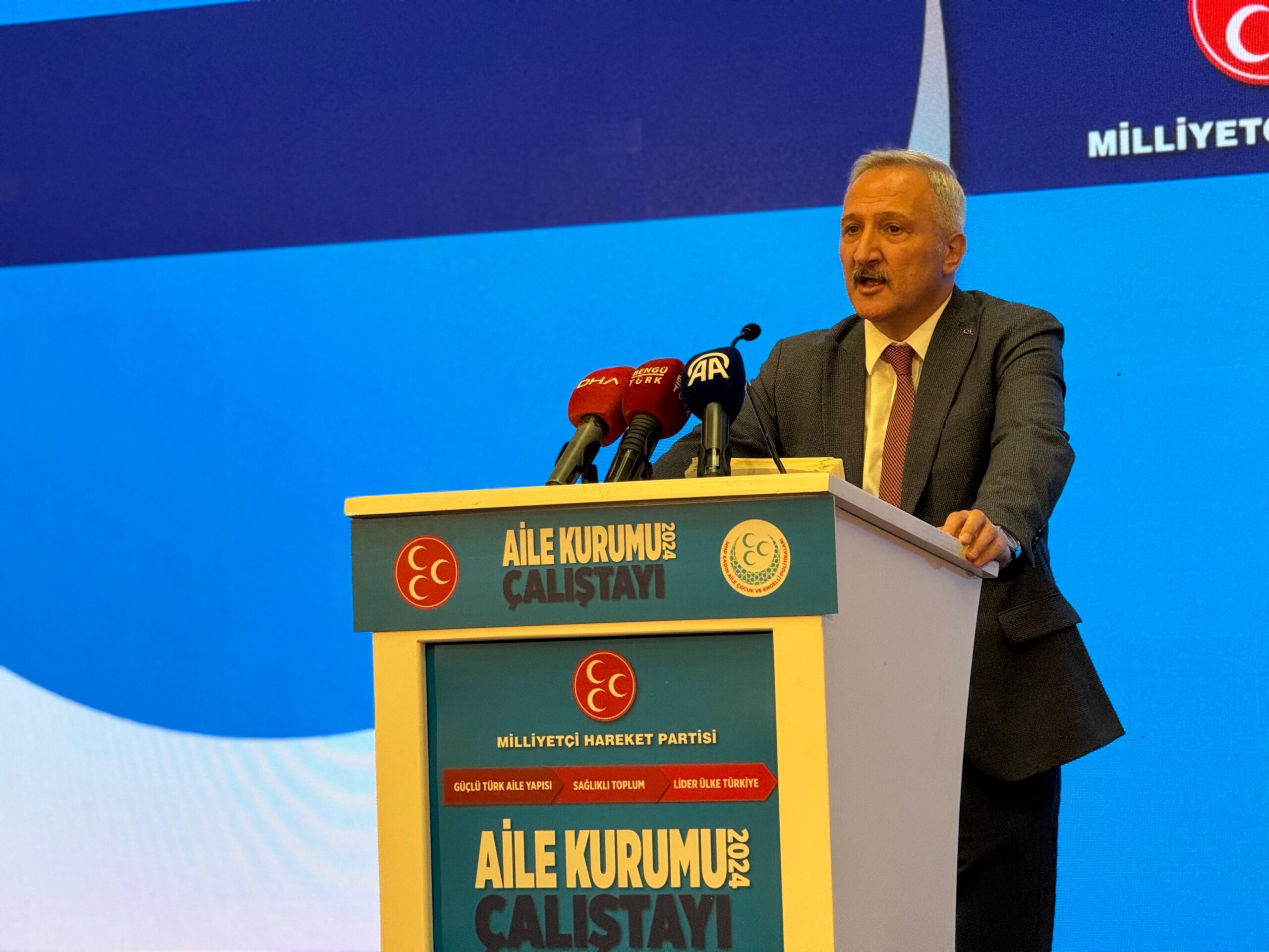 MHP'li Yudakul: Gençlerimizi tehdit eden riskler cinsiyetsizleştirme ve LGBT propagandası MHP'li Yudakul: Gençlerimizi tehdit eden riskler cinsiyetsizleştirme ve LGBT propagandası