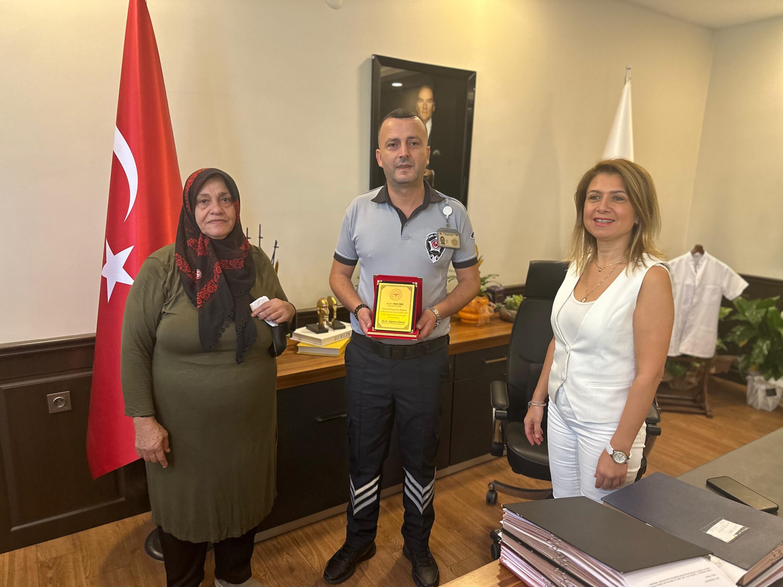 Oğlunun nişanında takacağı altınları hastanede unuttu