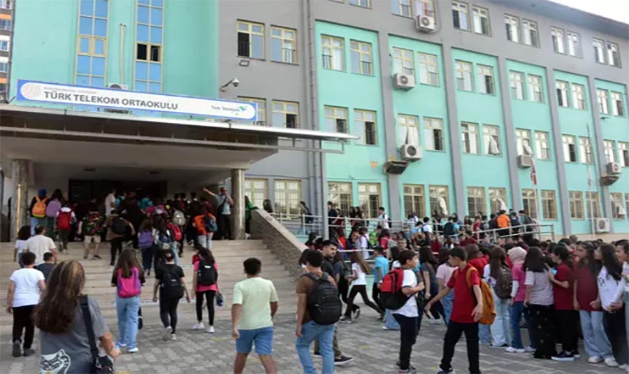 Ömer KOÇ/KAHRAMANMARAŞ, (DHA)- KAHRAMANMARAŞ’ta sabah çalan ilk zille yaklaşık 297