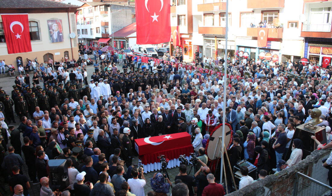 İLGİNİZİ ÇEKEBİLİR: Tuzla’da AVM’deki işyerinden hırsızlık yapan 3 şüpheli yakalandı