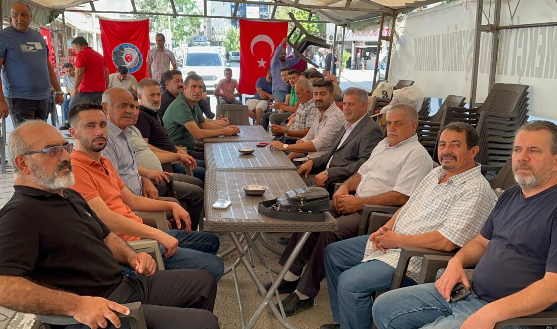 AK PARTİ’Lİ MECLİS ÜYELERİNDEN İŞÇİLERE DESTEK ZİYARETİ Oturma eylemi sürerken,