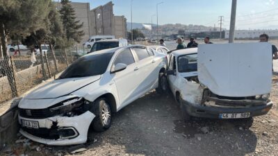 Kahramanmaraş’ta iki otomobilin çarpışması sonucu yaşanan trafik kazasında 2 kişi