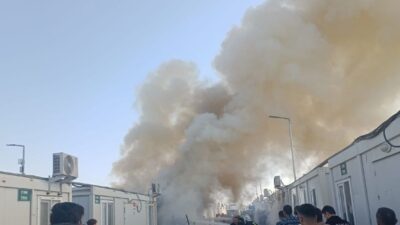Kahramanmaraş’ın Elbistan ilçesinde meydana gelen konteyner yangını paniğe neden oldu.