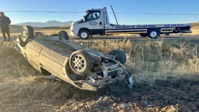 Kahramanmaraş’ın Elbistan ilçesinde otomobilin takla atması sonucu 3 kişi yaralandı.