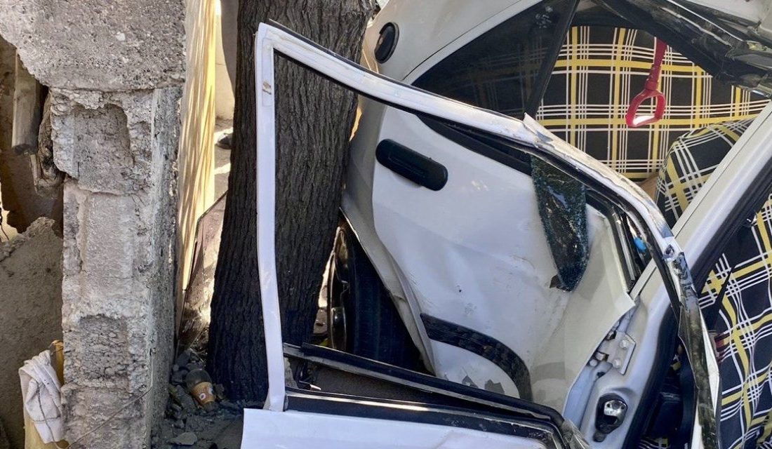 Kahramanmaraş’ta otomobilin ağaca çarpması sonucu sürücü yaralandı.