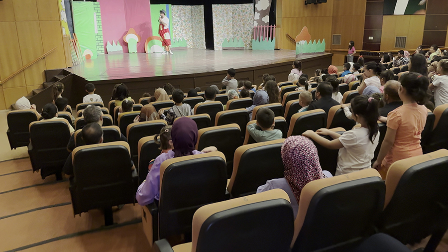 Büyükşehir Belediyesi, Pamuk ile Kömür adlı tiyatro gösterisini NFK Kültür