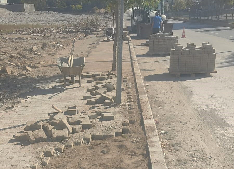 Büyükşehir Belediyesinin mobil hizmet ekibi, şehrin muhtelif noktalarında deforme olan