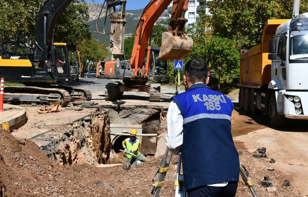 Büyükşehir Belediyesi, Vadi Mahallesi’nde yürüttüğü 3 kilometrelik yağmursuyu hattı imalatlarını