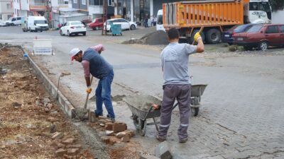 Dulkadiroğlu Belediyesi, Ballıca Mahallesi’nde kilit parke taşı döşeme çalışmalarını sürdürüyor.
