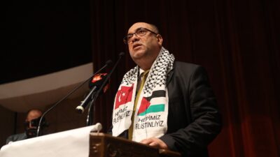 Dulkadiroğlu Belediye Başkanı Mehmet Akpınar, “Minber” tiyatro gösterisinde yaptığı konuşmada,
