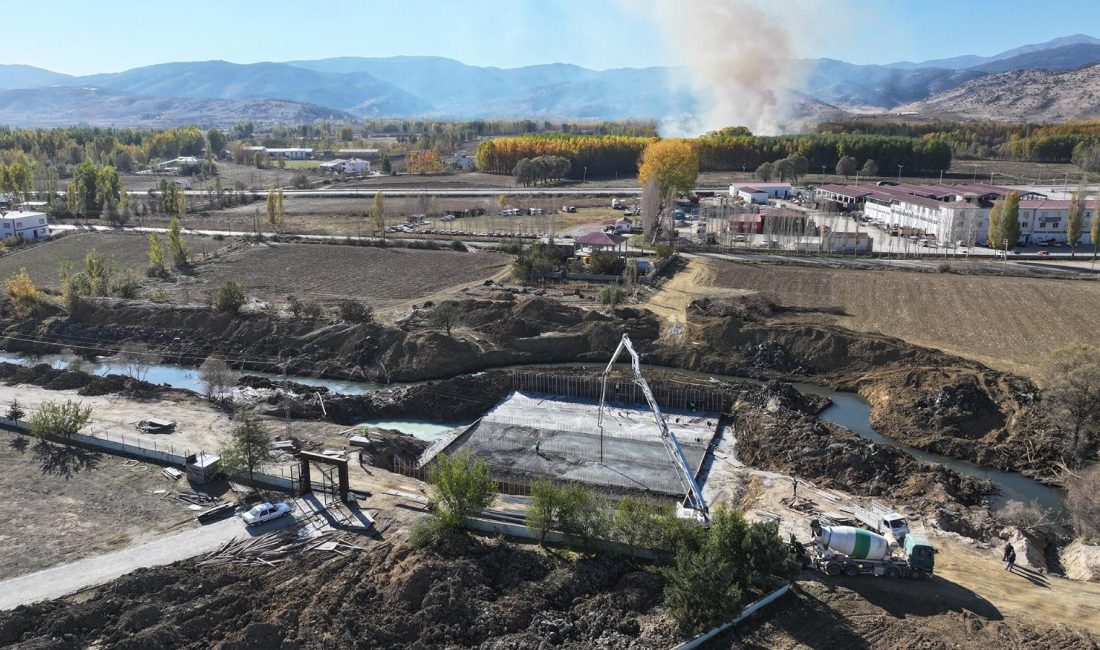 Büyükşehir Belediyesi, Göksun’da 36 metre uzunluğunda ve 31 metre genişliğinde