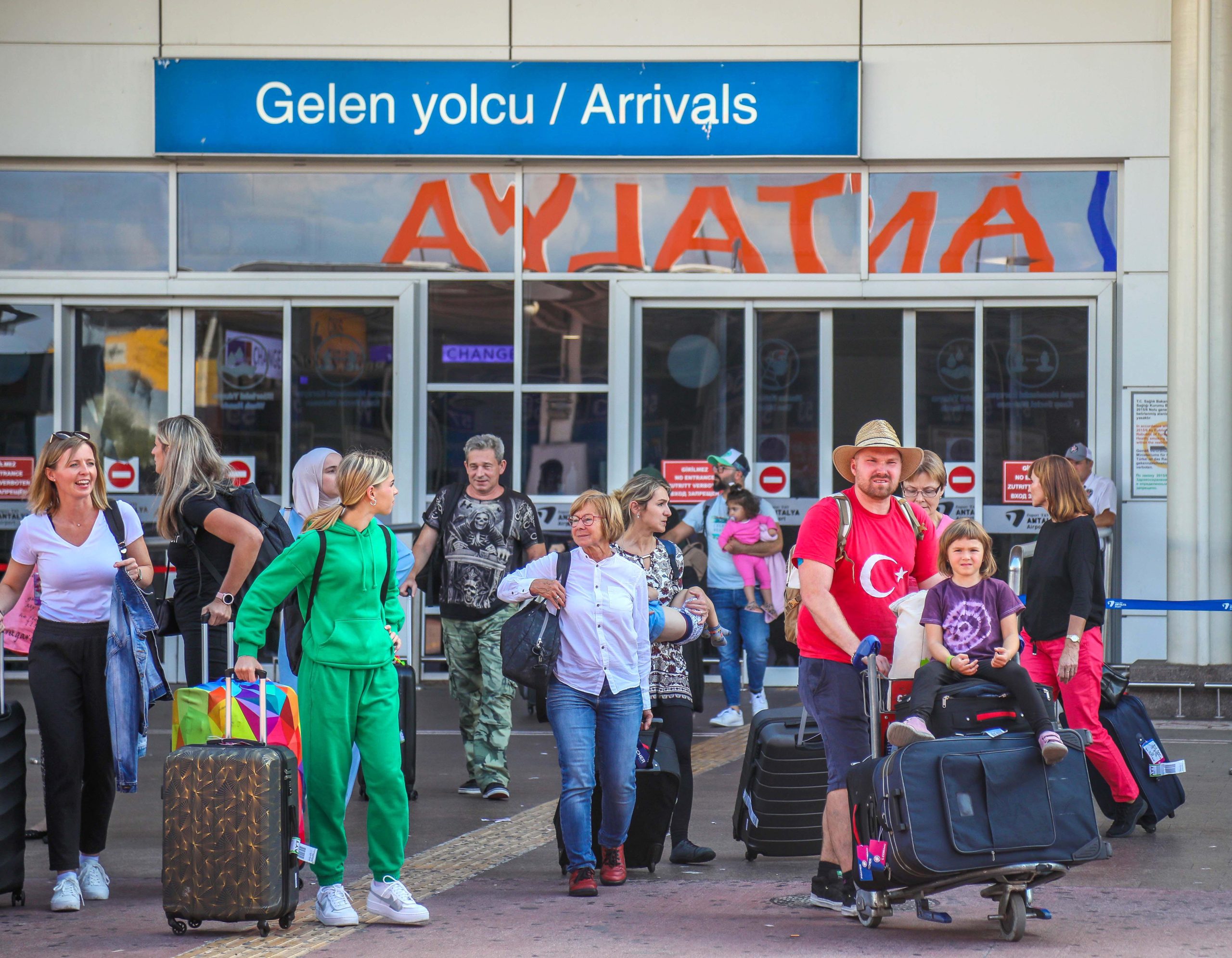 Antalya'ya gelen turist sayısı 16 milyonu aştı