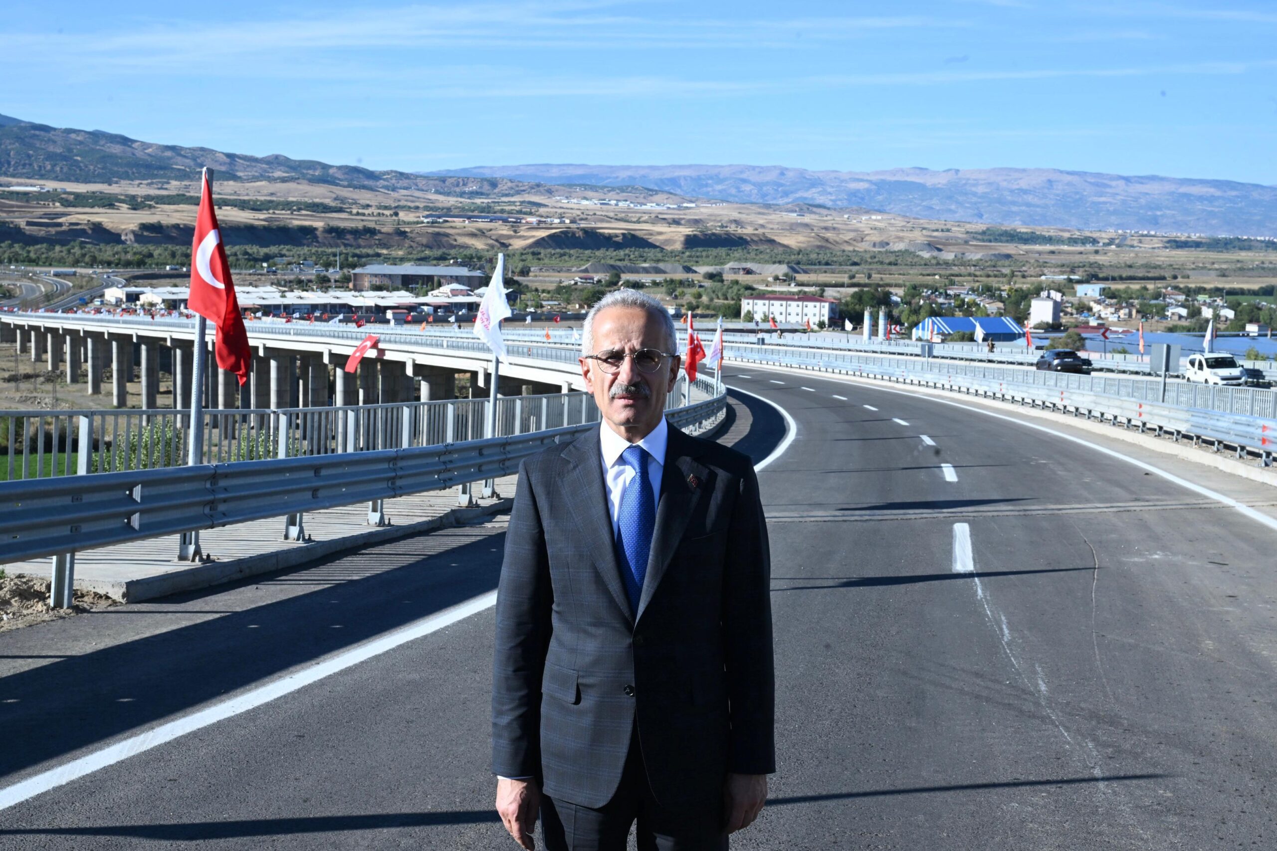 Bakan Uraloğlu: Ankara-Kırıkkale-Delice ve Antalya-Alanya otoyolu çalışmaları başlayacak Bakan Uraloğlu: Ankara Kırıkkale Delice ve Antalya Alanya otoyolu çalışmaları başlayacak
