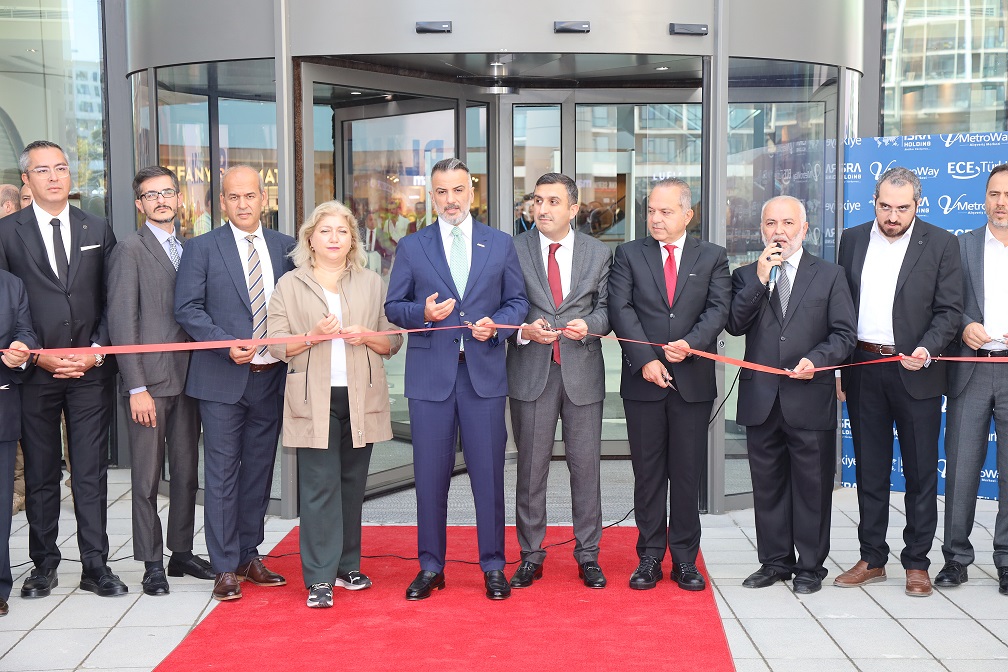 Başakşehir'deki V Metroway AVM kapılarını açtı