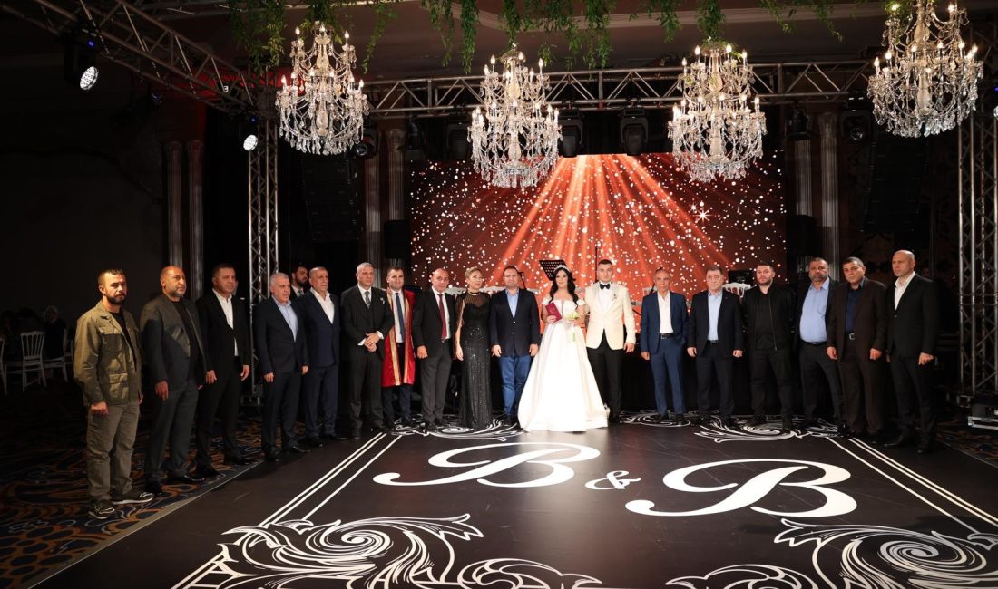 İSTANBUL, – BEYLİKDÜZÜ’NDE bir otelde gerçekleşen düğünde gelin ve damada