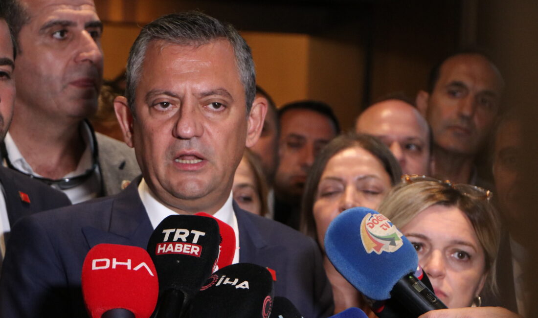 SİVİL TOPLUM KURULUŞLARIYLA BİR ARAYA GELDİ CHP Genel Başkanı Özgür