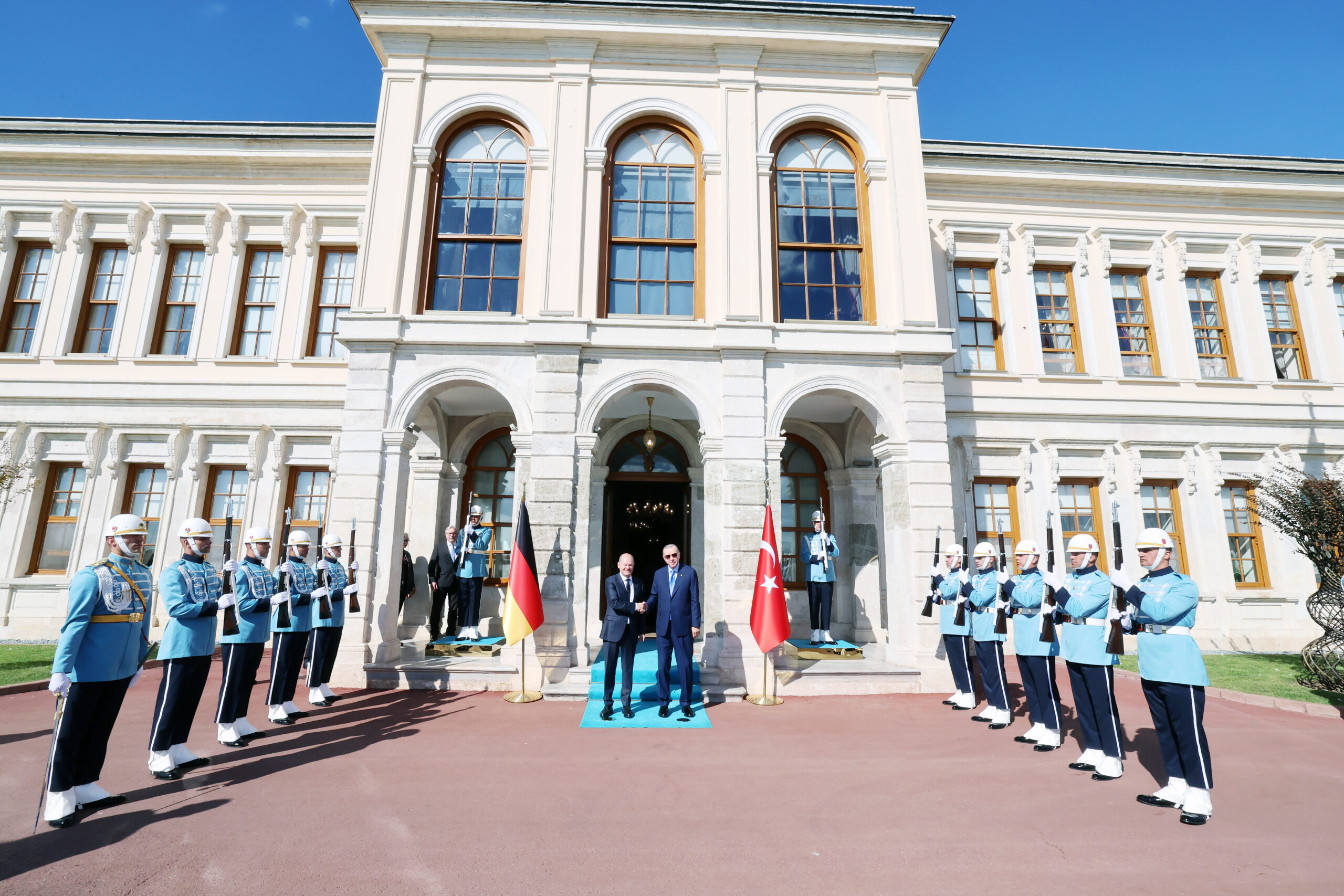 İstanbul Cumhurbaşkanı Erdoğan, Almanya Başbakanı Olaf Scholz ile bir araya geldi