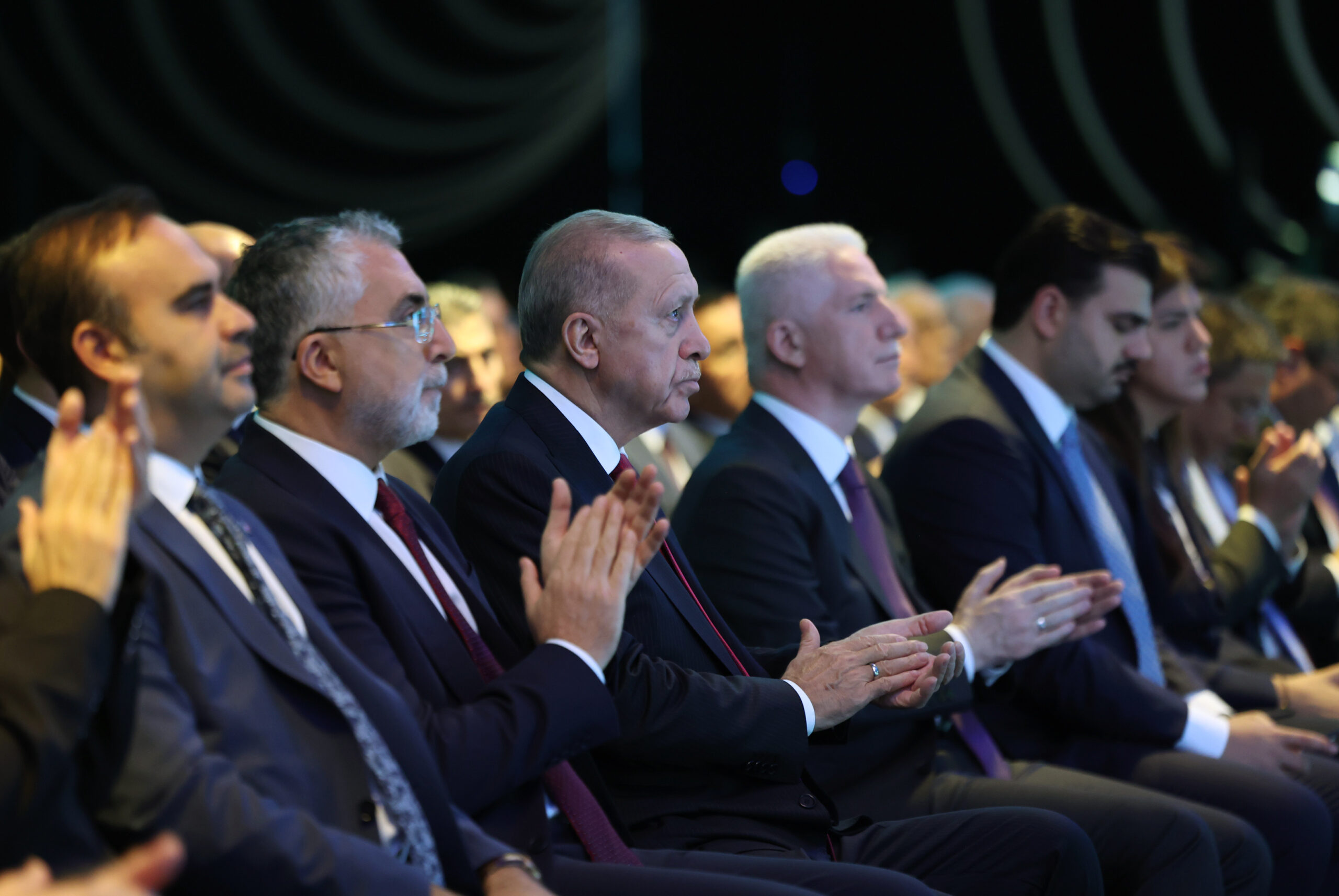 İstanbul Erdoğan: 6 Şubat depremlerinin yol açtığı 104 milyar dolarlık faturaya rağmen ekonomi programımızın olumlu etkilerini görmeye başladık 1