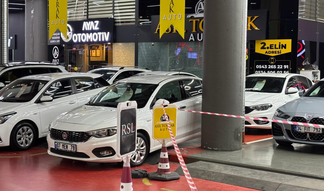KILIÇ / İSTANBUL, – ESENYURT’ta çarşaf giyen kişi galericiler sitesine