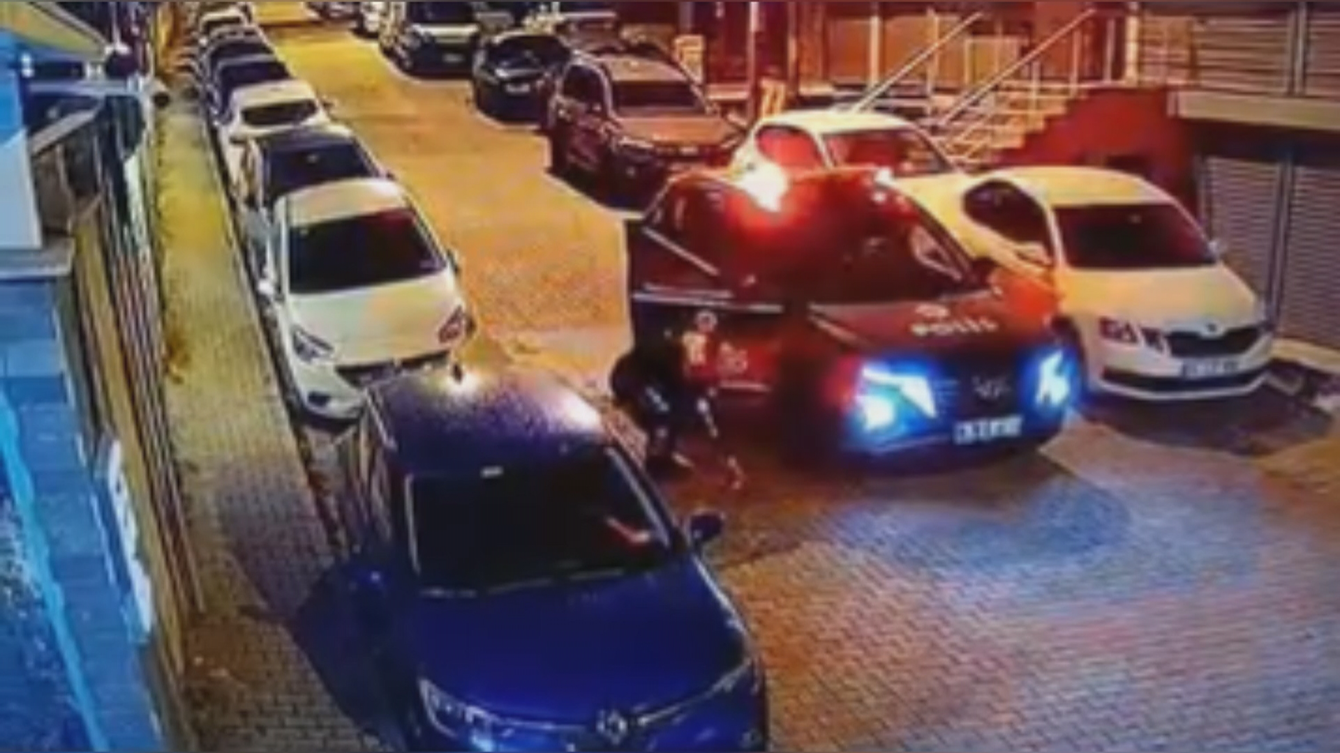 İstanbul Kağıthane'de polisin bayrak hassasiyeti