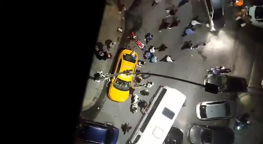 İstanbul- Kalp krizi geçiren taksiciye yoldan geçen sağlık çalışanından müdahale