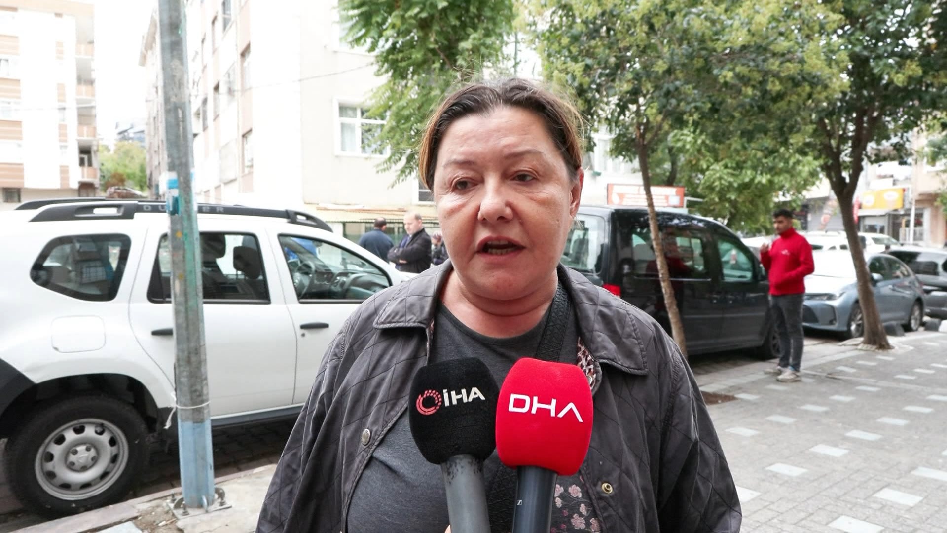 İstanbul Küçükçekmece'de tahliye edilen binanın akıbeti incelemelerin ardından belli olacak