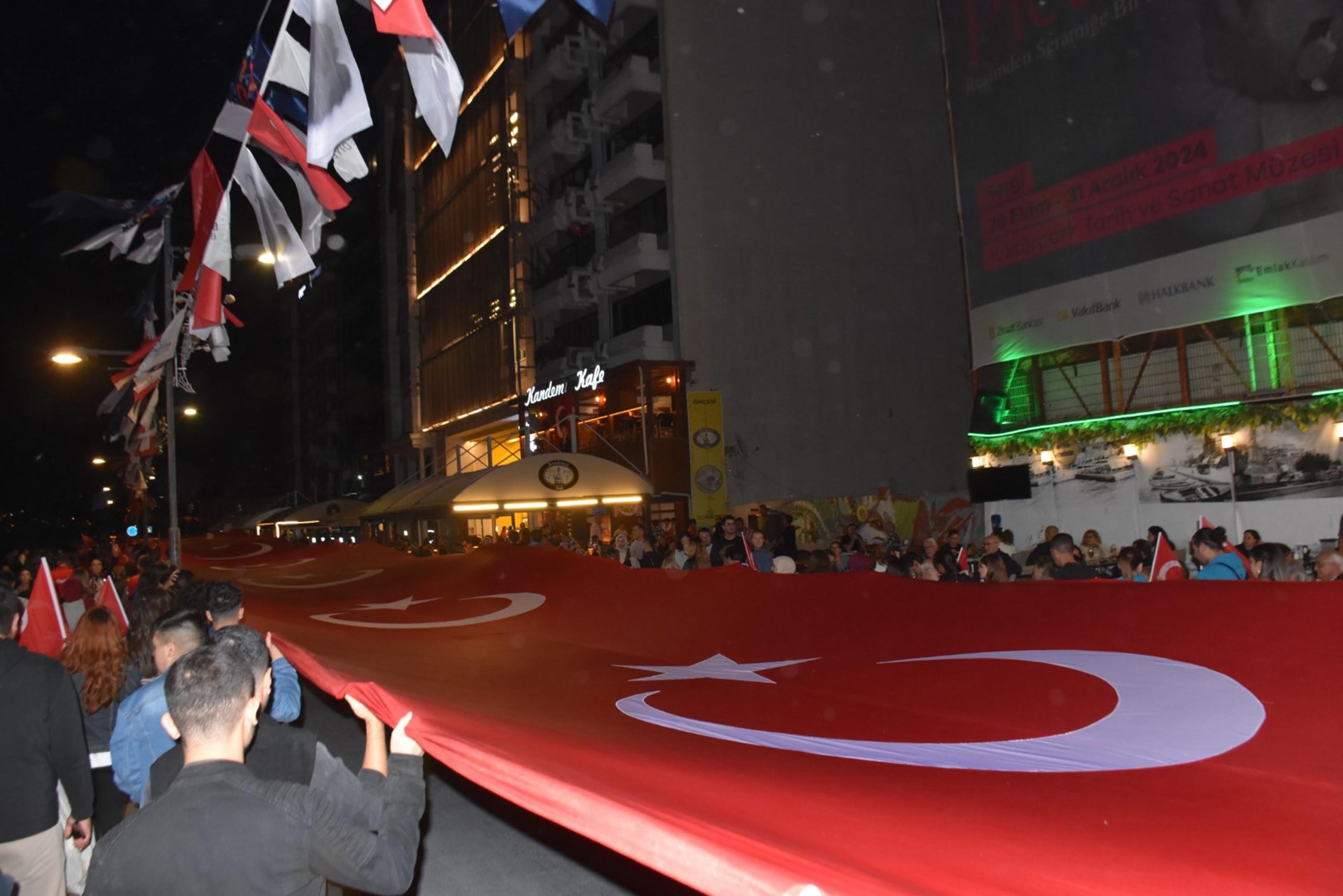 İzmir'de Cumhuriyet'in 101'inci yılı coşkusu (3)