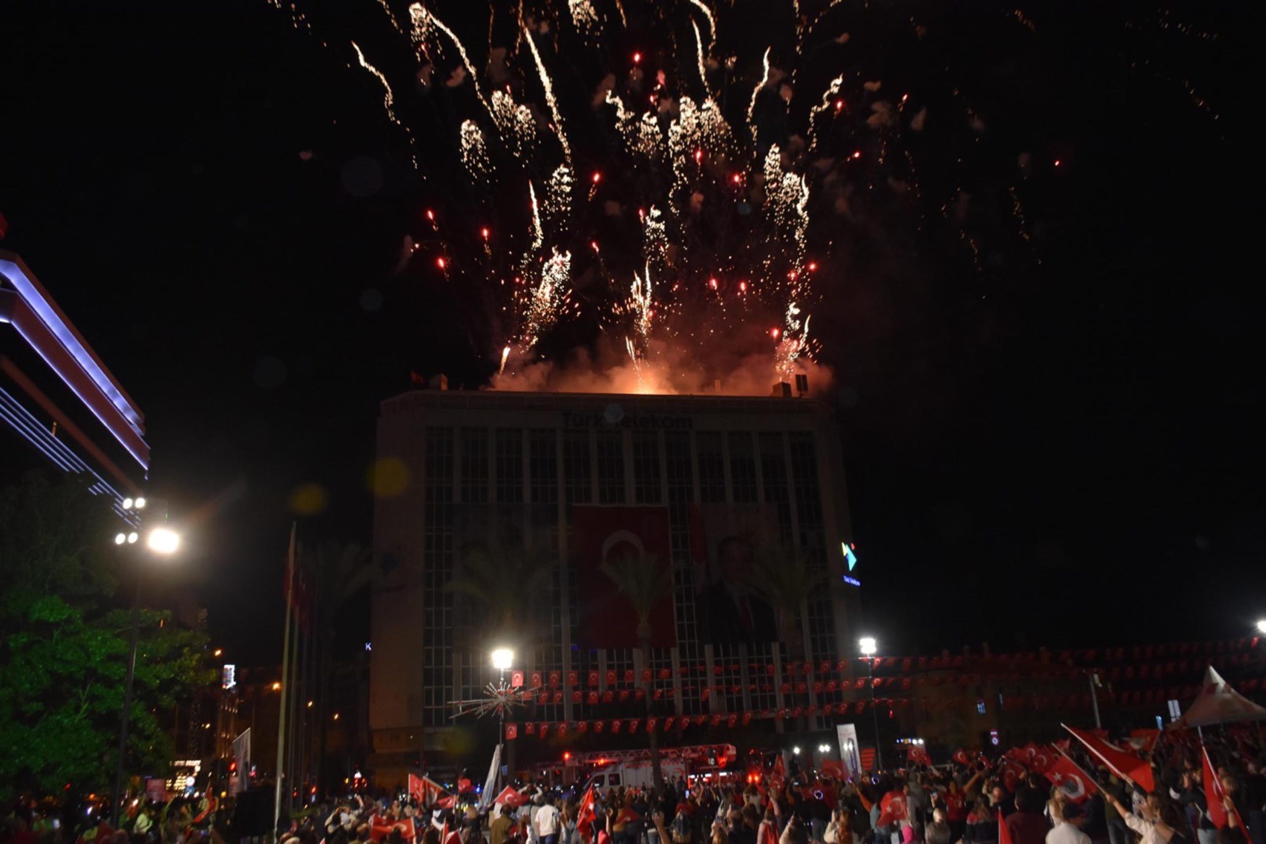 İzmir'de Cumhuriyet'in 101'inci yılı coşkusu / Ek fotoğraflar