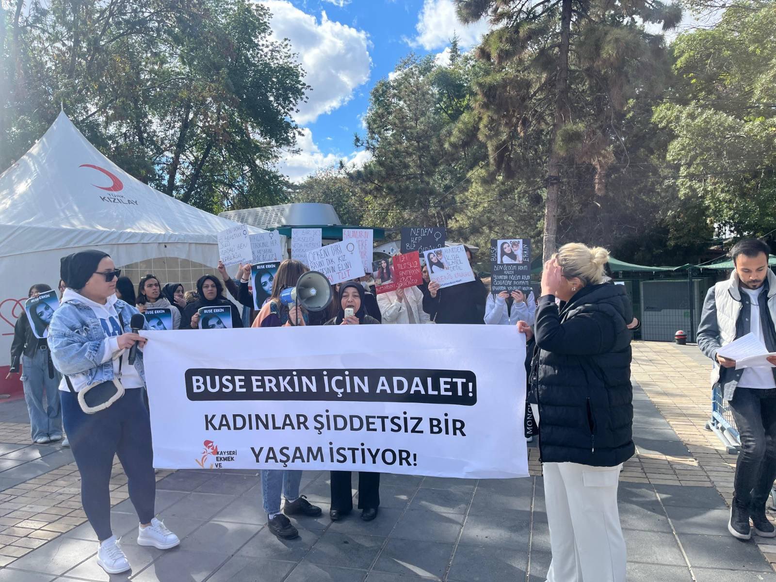 Kayseri'de babasının öldürdüğü Buse için kadınlardan 'adalet' eylemi