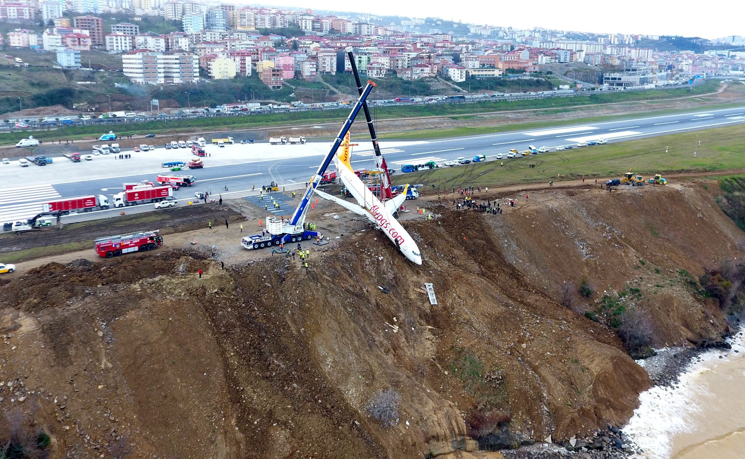 Trabzon'da pistten çıkıp, deniz kenarında duran uçak davasında düşme talebi