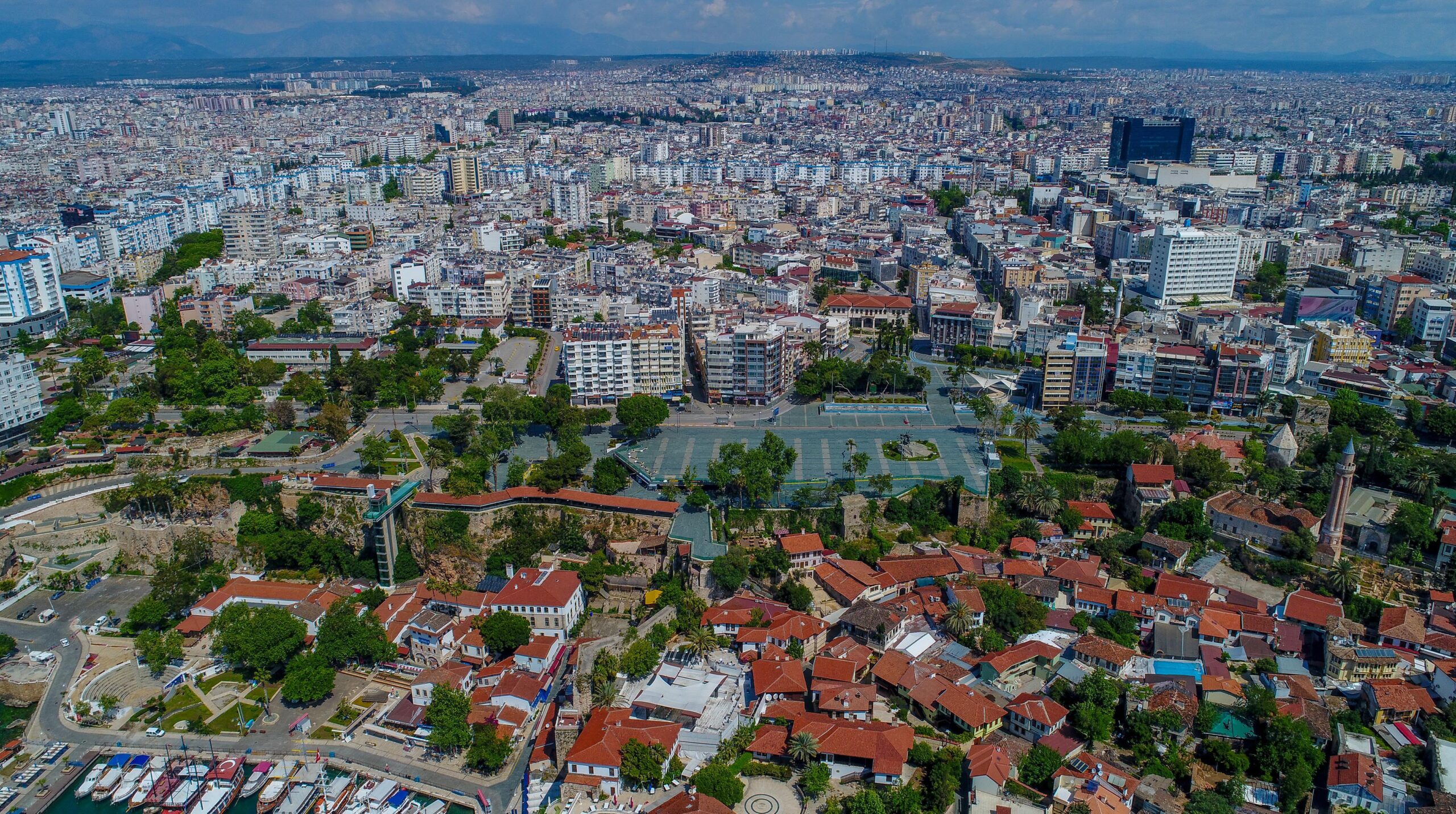 Yabancılar en çok Antalya'dan konut alıyor