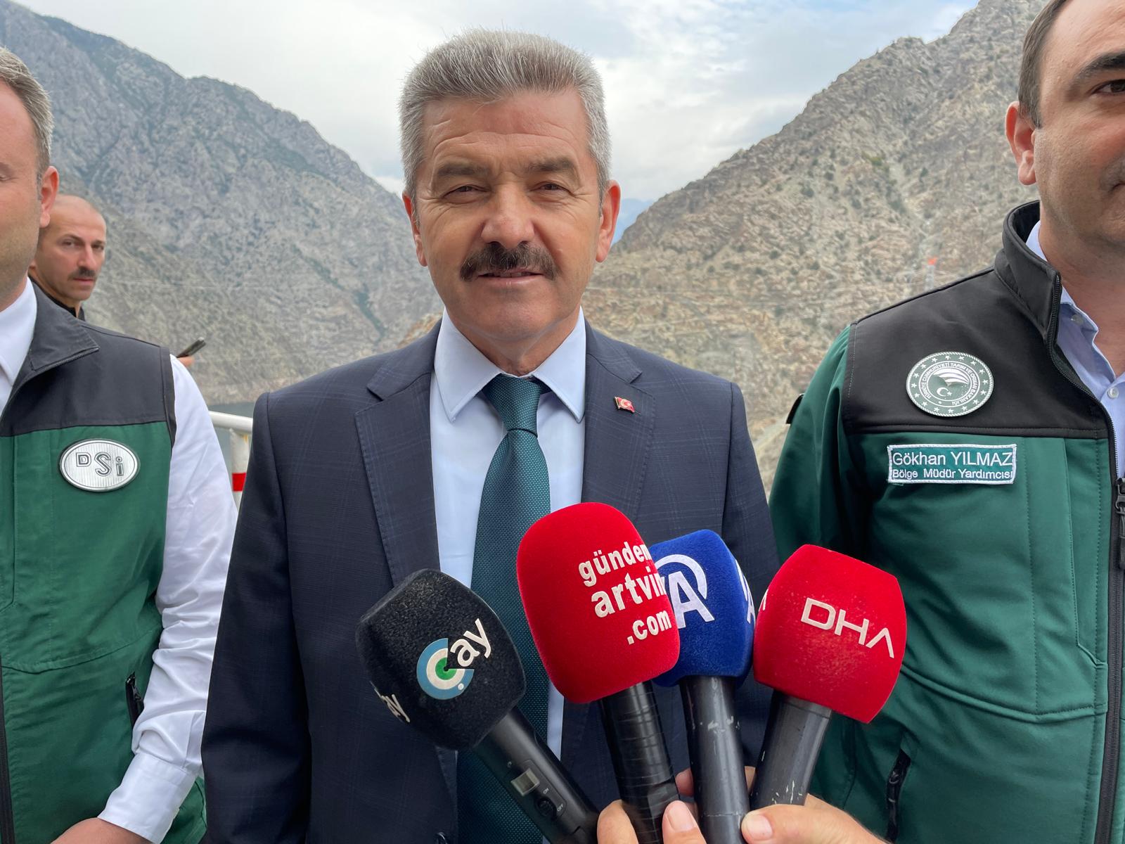 Yusufeli Barajı'nı gezen Vali Ergün: Artvin bir hidro su, yeşillik ili