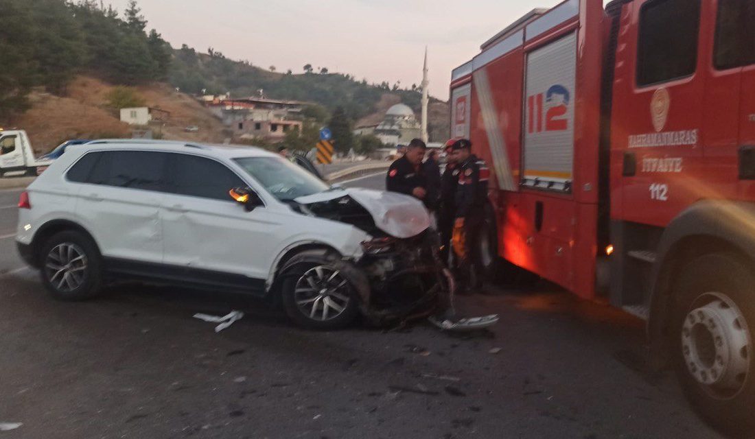 Kahramanmaraş’ta hafif ticari araç ile otomobilin çarpışması sonucu yaşanan trafik