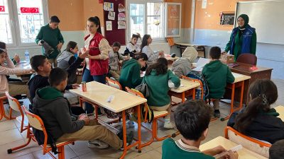 Çağlayancerit Belediye Başkanı Av. Yemliha Göktaş, ilçedeki Bozlar İlkokulu ve