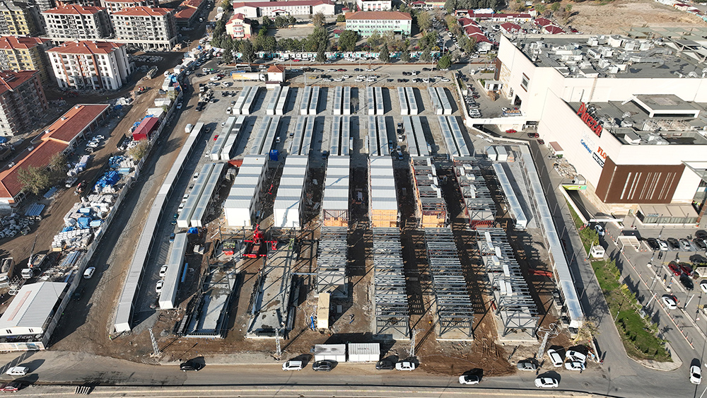 Şehir merkezindeki rezerv alanında yer alan esnaflar için Piazza AVM