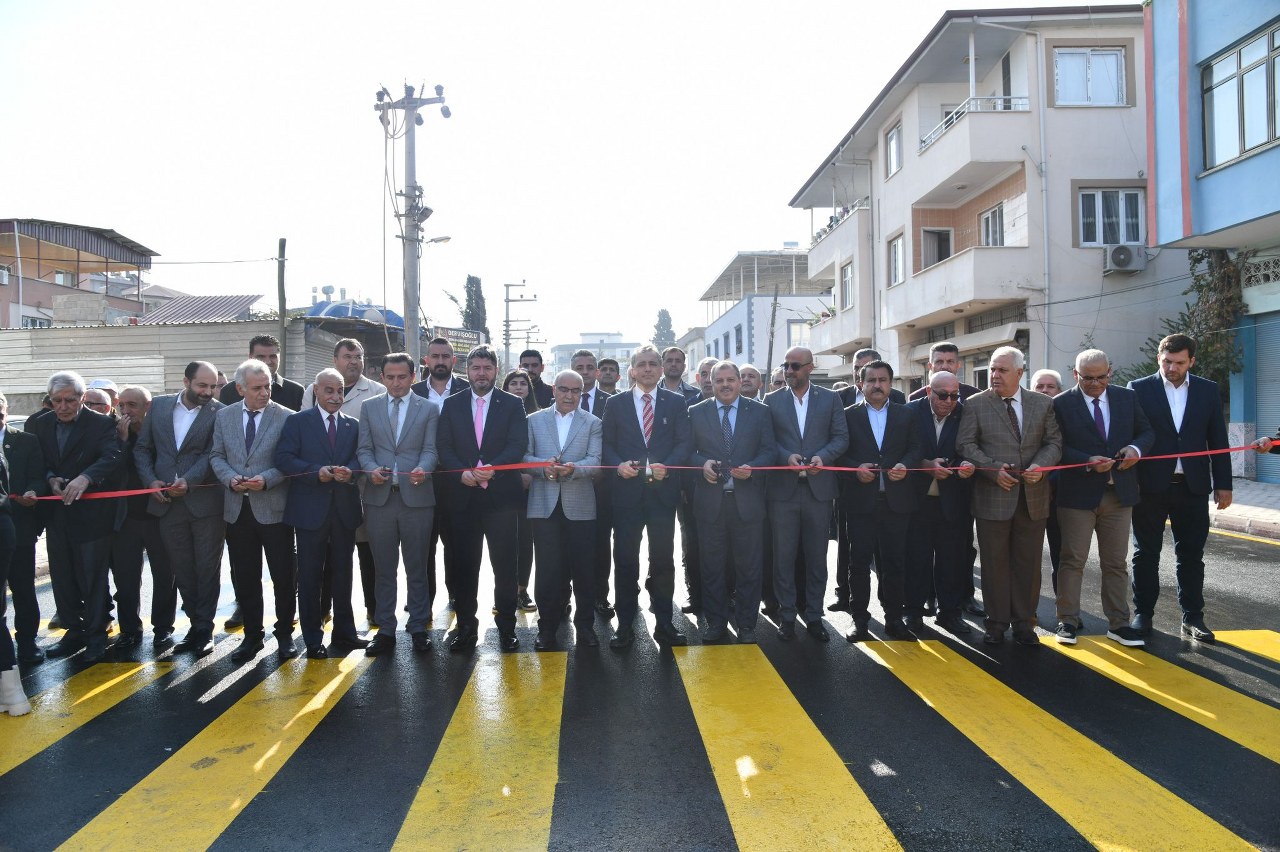 SICAK ASFALT SERIMI TAMAMLANAN HILMI KARABORAN CADDESI YENILENEN YUZUYLE GOZ DOLDURUYOR (2)